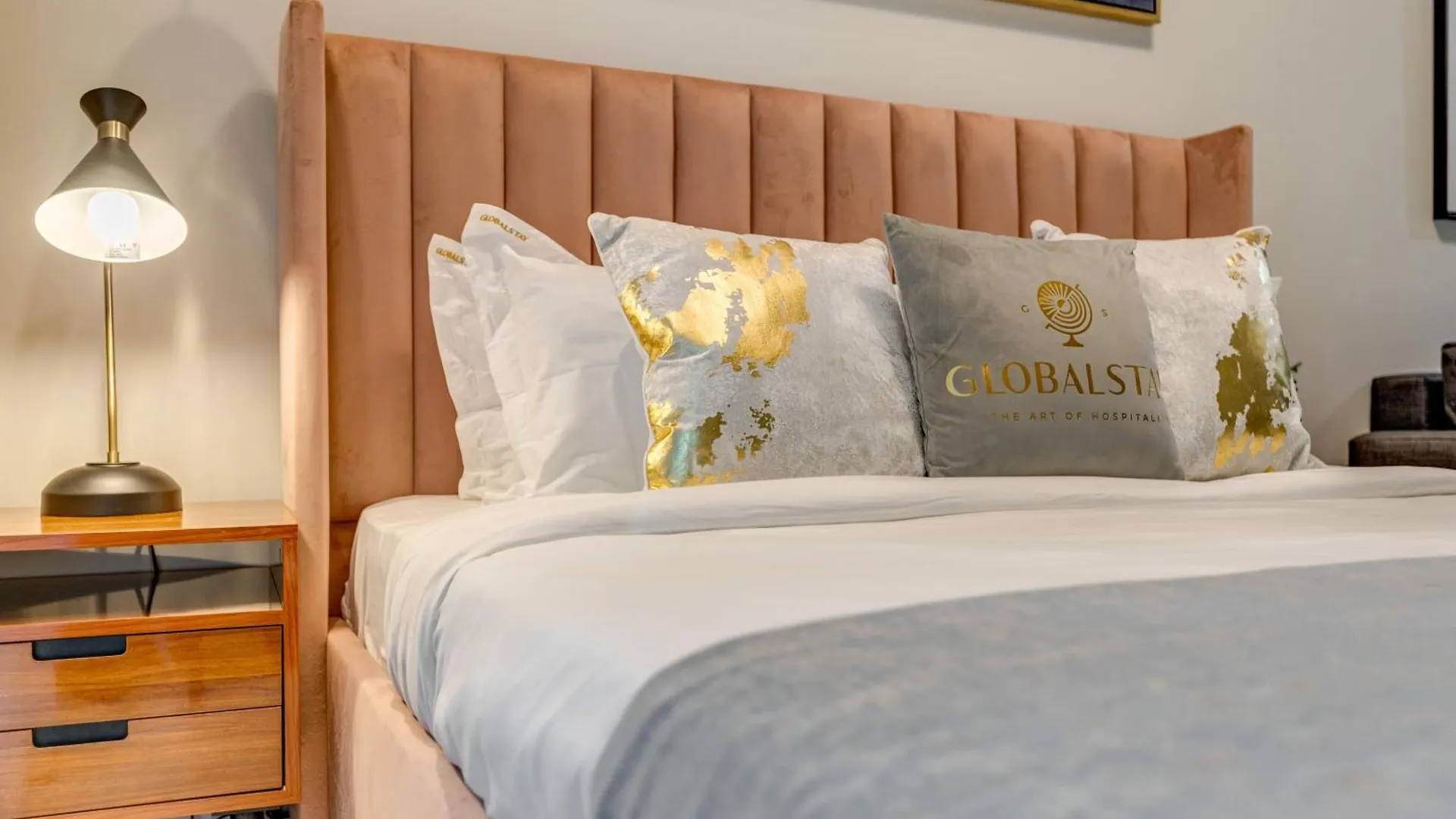 Globalstay J One Tower Apartments At Pearl Of Uae Dubaj